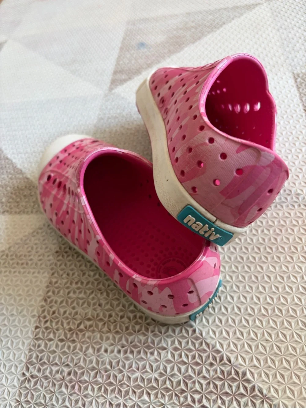 Native Jefferson Pink Camo Sneakers (8)